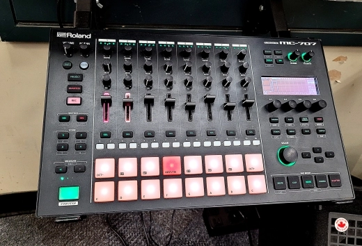 Roland - MC-707 8-Track Groove Box 2