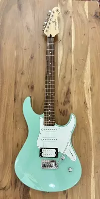 Yamaha Pacifica 112V