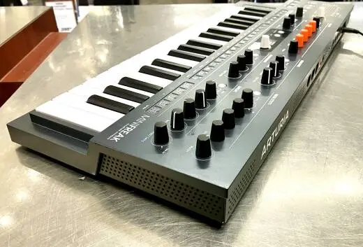 Arturia MINI FREAK 6-voice polyphonic  synth 2