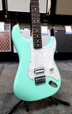 Fender - Limited Edition Tom Delonge Stratocaster Electric Guitar 2