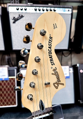 Fender - Limited Edition Tom Delonge Stratocaster Electric Guitar 4