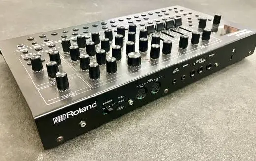 Roland SH-4D desktop synth 2