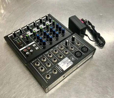 Mackie MIX8 6 channel mixer 2
