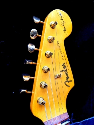 Fender - SRV Stratocaster 2