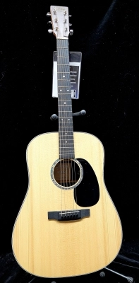 Martin Guitars - D13-E Road Series Dreadnought