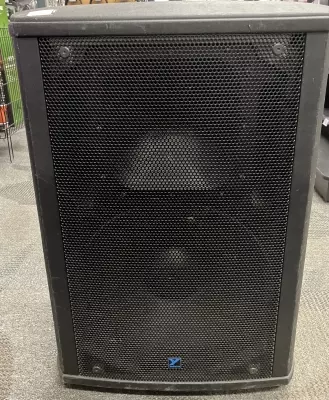 Yorkville 15 in. 750 watt powered speaker, with built in mixer