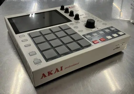 Akai MPC ONE RETRO music production sampler/sequencer 2