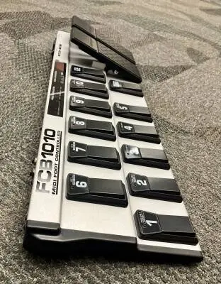 Behringer FCB1010 Midi floorboard 2