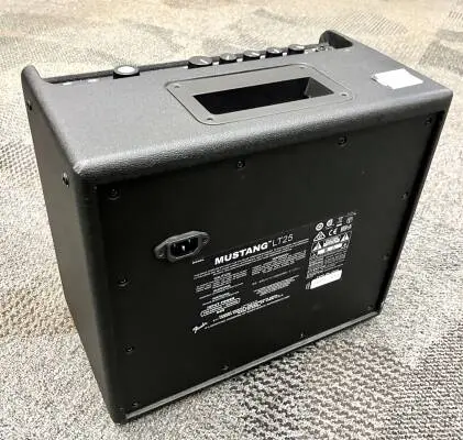 Fender Mustang LT25 watt guitar amp 2