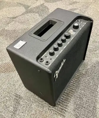 Fender Mustang LT25 watt guitar amp 2
