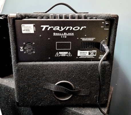 Store Special Product - Traynor Small Block 10 200w bass amp