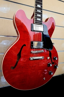 Gibson - ES-335 Figured Sixties Cherry 2