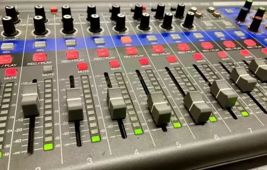 Zoom LIVETRAK L-12 track mixer/recorder 2