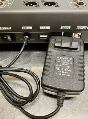 Zoom LIVETRAK L-12 track mixer/recorder 2