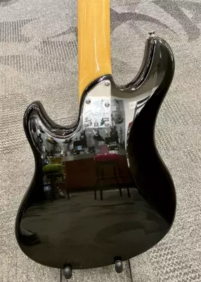 Fender Modern Player Dimension Bass 2