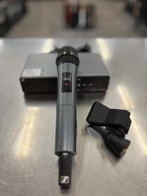 Store Special Product - Sennheiser - XSW 1-825 wireless handheld microphone system