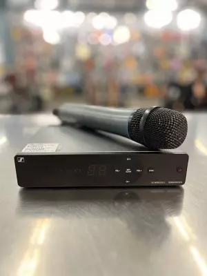 Sennheiser - XSW 1-825 wireless handheld microphone system