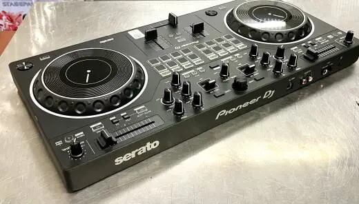 Pioneer DDJ-REV1 controller 2