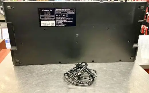 Pioneer DDJ-REV1 controller 2