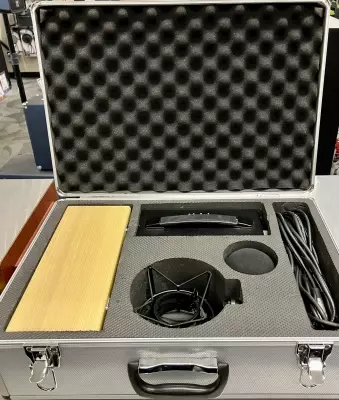 ART Pro Audio T4 Tube condenser mic 2