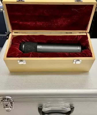 ART Pro Audio T4 Tube condenser mic 2