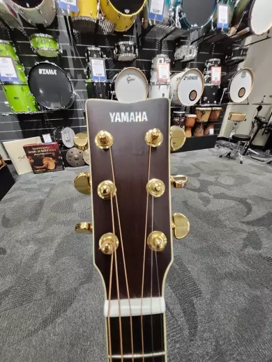 Yamaha Transacoustic Jumbo Brown Sunburst 2