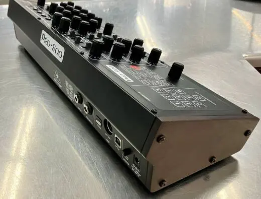 Behringer PRO-800 classic analog 8-voice polyphonic synth 2