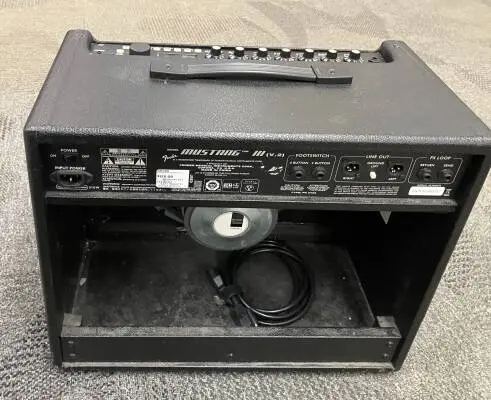 Fender Mustang III V2 100w guitar amp 2