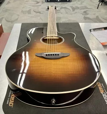 Yamaha APX600FM cutaway acoustic electric 2