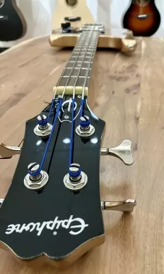 Epiphone Embassy bass in Smoked Almond Metallic 3