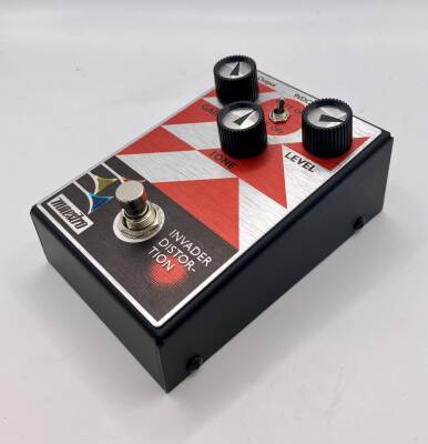 Maestro Effects Invader Distortion Pedal | Long & McQuade