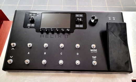 Line 6 - HELIX LT Amp & Effects Pedal Board 2