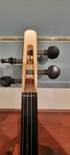 Yamaha - YEV104 NT silent violin 2