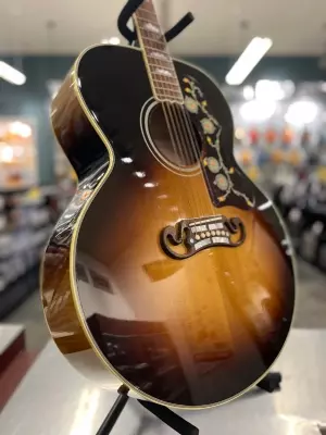 Gibson SJ-200 Original Series in Vintage Sunburst 3