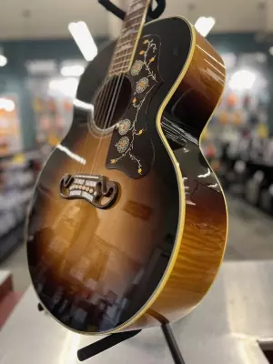 Gibson SJ-200 Original Series in Vintage Sunburst 4