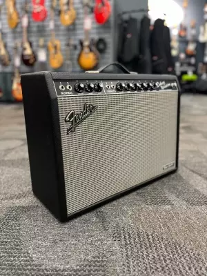 Fender - Tone Master Deluxe Reverb amp 2