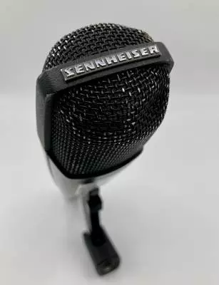 Sennheiser MD421 dynamic mic