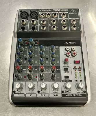 Behringer Q802USB mixer