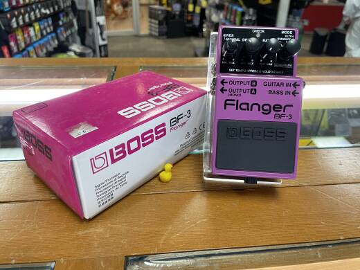 BOSS BF-3 Flanger Pedal | Long & McQuade