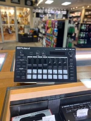 Roland - MC-101