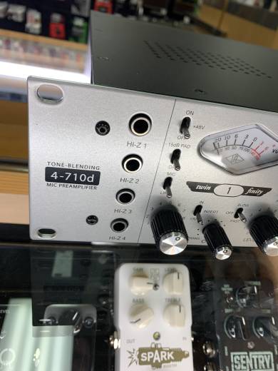 Store Special Product - Universal Audio - 4-710D 4-Channel Twin Finity Mic Preamp