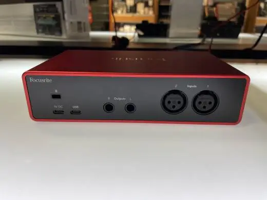 Focusrite - SCARLETT2I2MK4 2