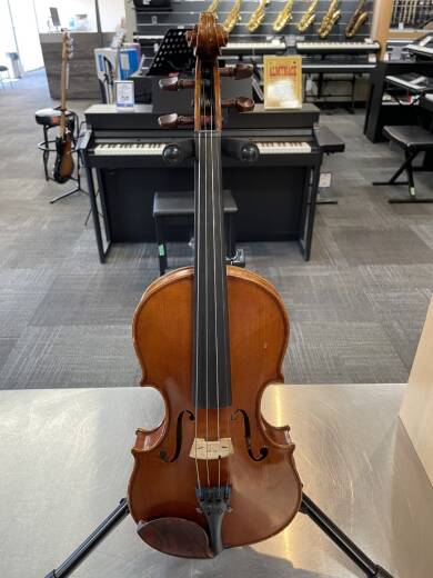 Yamaha V5 Violin Outfit 4/4 | Long & McQuade