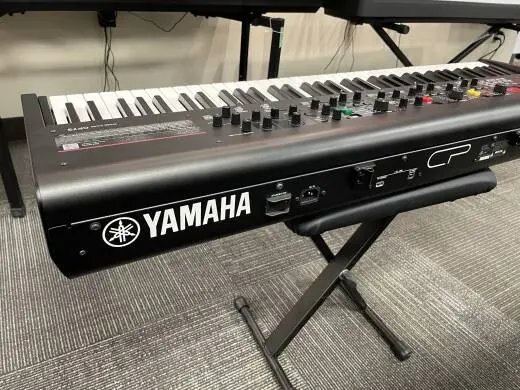 Yamaha - CP73 2