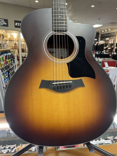 taylor 114ce tobacco sunburst 412ce Grand Concert Acoustic-Electric Guitar Layered Indian rosewood back and sides lend a chocolatey hue and a dash of sonic depth 2022 Taylor 611e LTD 