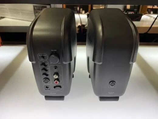 IK Multimedia - ILOUD MICRO 2