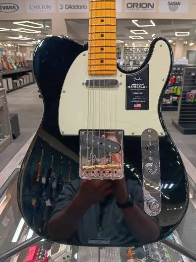 Fender - American Professional II Telecaster, Maple Fingerboard - Black 2
