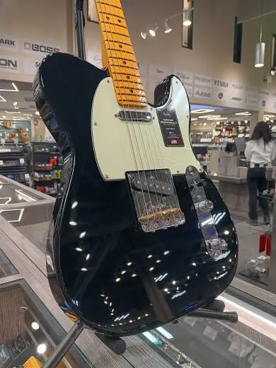 Fender - American Professional II Telecaster, Maple Fingerboard - Black 2