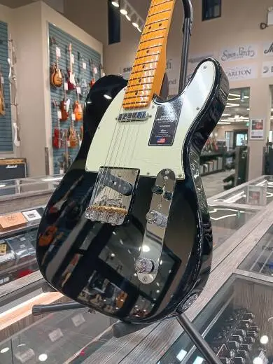 Fender - American Professional II Telecaster, Maple Fingerboard - Black 2