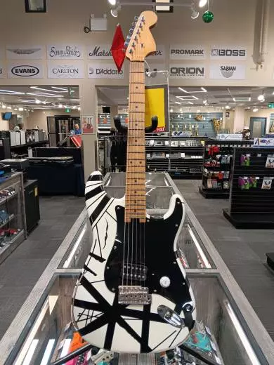 EVH - Striped Series '78 Eruption, Maple Fingerboard - White with Black Stripes Relic